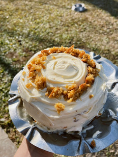 Una foto de CARROT CAKE (pastel de zanahoria)