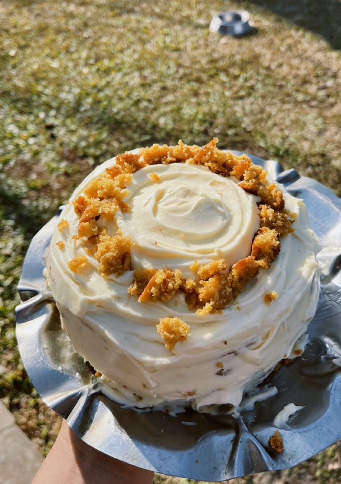 Una foto de CARROT CAKE (pastel de zanahoria)