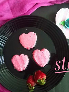 ஸ்ட்ராபெர்ரி ரசகுல்லா(Strawberry Rasagulla recipe in Tamil) செய்முறை முக்கிய புகைப்படம்