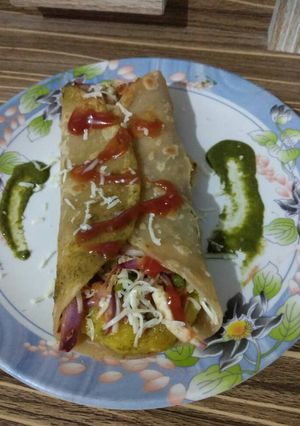 વેજ. ચીઝ ફ્રેન્કી (Veg. Cheese Frankie Recipe In Gujarati) રેસીપી મુખ્ય ફોટો