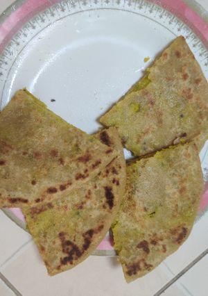 મટર પરાઠા (Matar Paratha Recipe In Gujarati) રેસીપી મુખ્ય ફોટો