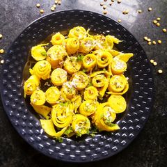 A picture of Khandvi.