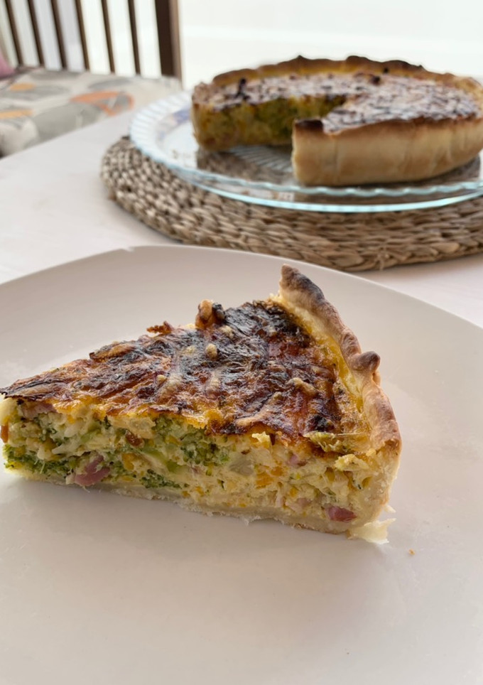 Una foto de Quiche de verduras y bacon