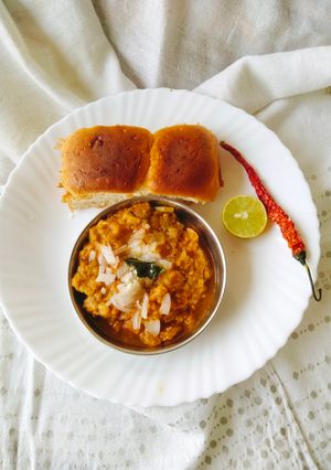 A picture of Paneer Khada pav Bhaji masala khadi paneer pav Bhaji masala.