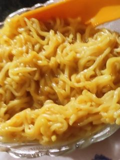 मैगी (maggi recipe in Hindi) रेसिपी मुख्य फोटो