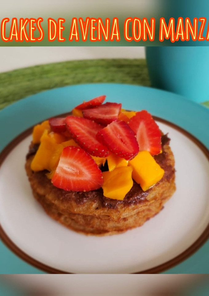 Una foto de Hot cakes de avena con manzana
