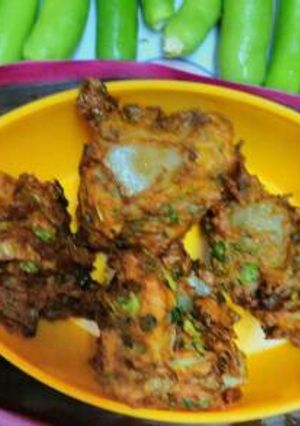 A picture of Jowar onion pakoda.
