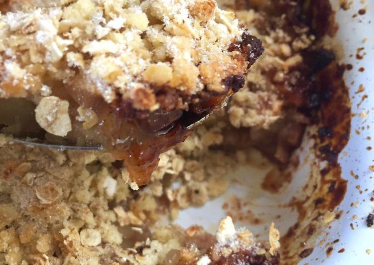 How to Make Any-night-of-the-week Basic Apple Crumble (Vegan)