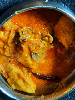 ढाबा स्टाइल चिकन करी (Dhaba Style chicken curry recipe in hindi) रेसिपी मुख्य फोटो