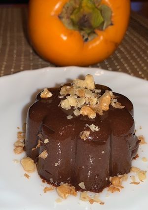 Una foto de Flan de caqui persimón y chocolate, sólo dos ingredientes (sin azúcar, huevo ni leche)