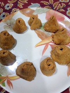 खस्ता रवा मठरी (Khasta rava mathri recipe in Hindi) रेसिपी मुख्य फोटो
