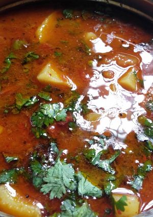 आलू की रसीली सब्जी (Aloo ki rasili Sabzi recipe in hindi) रेसिपी मुख्य फोटो