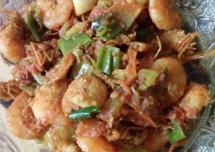 Langkah Mudah untuk Menyiapkan Udang Masak Woku yang Enak