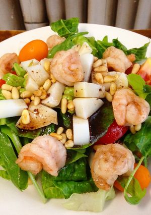 รูปของ สลัดกุ้งคั่วกระเทียมพริกไทย