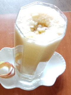 A picture of Apple custard smoothie 🍎.