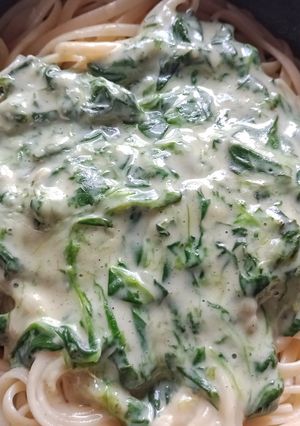 Una foto de Salsa súper express 2 🥬 Salsa blanca de espinaca