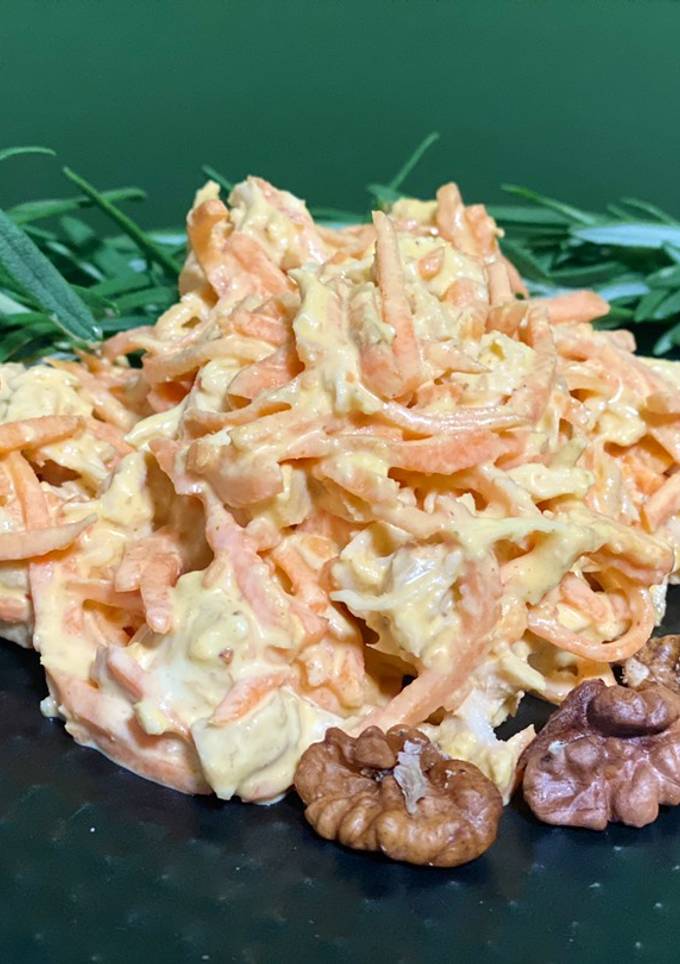 Салат з вареною курячою грудинкою