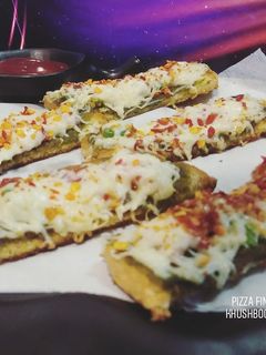 પીઝા ફીંગરસ/સ્ટીકસ(PIZZA FINGERS/STICKS) રેસીપી મુખ્ય ફોટો