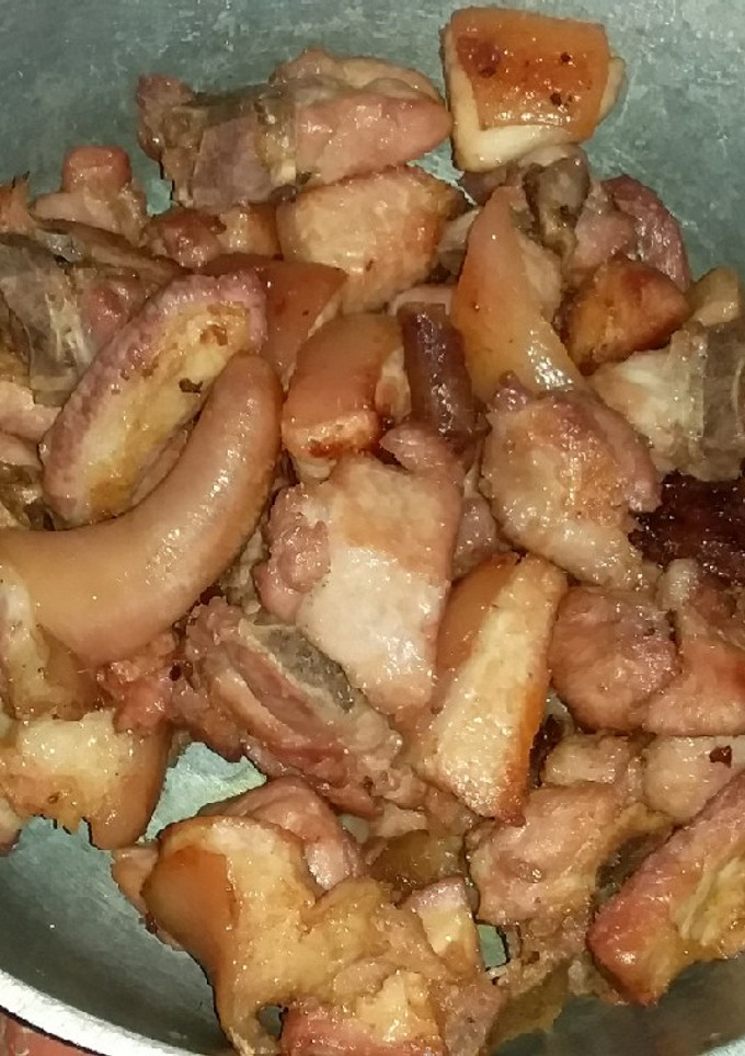 Una foto de Chicharrones de carne con rabitos de cerdo costilla