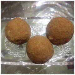 A picture of Aate ke laddu.