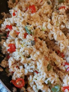 Una foto de Arroz con verduras y huevo batido