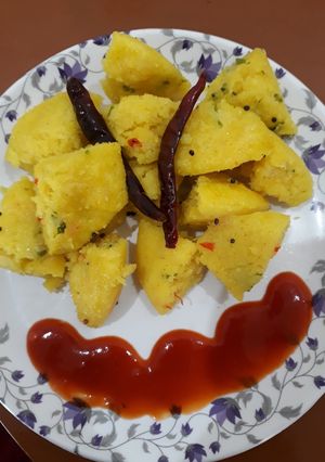 ढोकला (dhokla recipe in Hindi) रेसिपी मुख्य फोटो