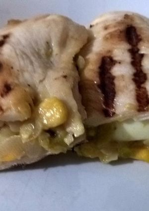 Una foto de Pechuga de pollo rellena súper express!!