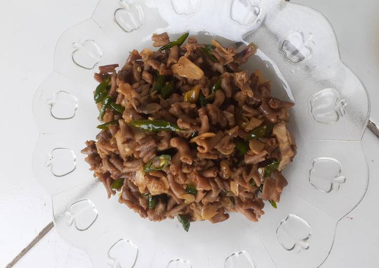 Bumbu Menyiapkan Lombok ijo usus ayam Lezat