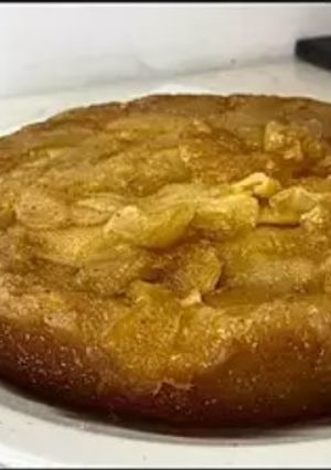 Una foto de Torta de manzana invertida (Facilísima)