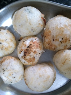 குழிப்பணியாரம் (Kuzhipaniyaram recipe in tamil) செய்முறை முக்கிய புகைப்படம்