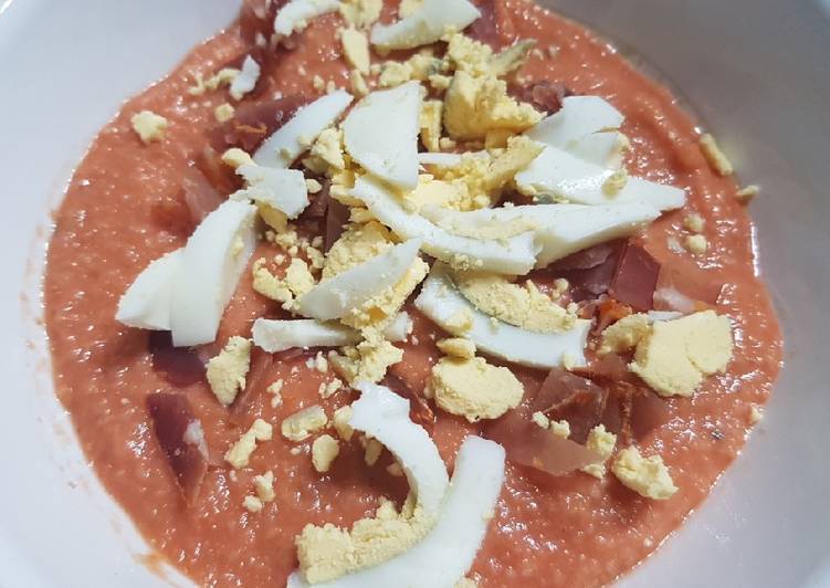 Salmorejo con pan integral