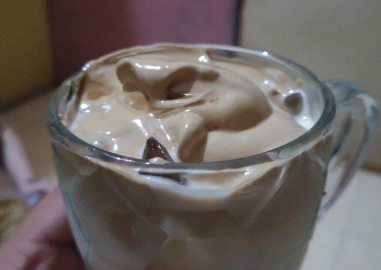 Ice milk with dalgona