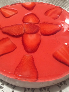 Una foto de Tarta de fresas y chocolate blanco