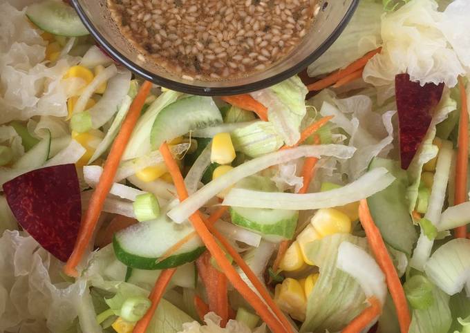 White fungus and vegetable salad with oriental dressing