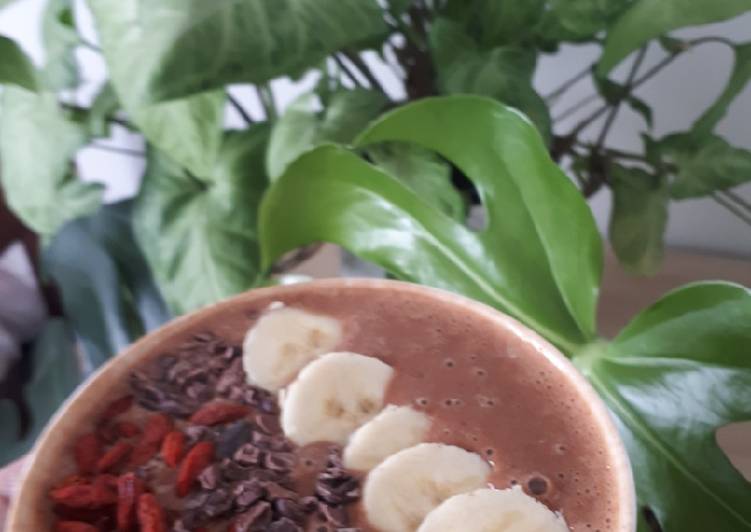 Cacao smoothie bowl