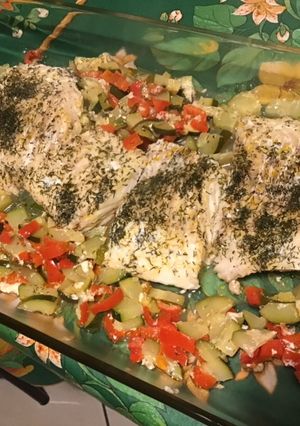 Une photo de Filets de julienne au thym frais, courgette et poivron rouge