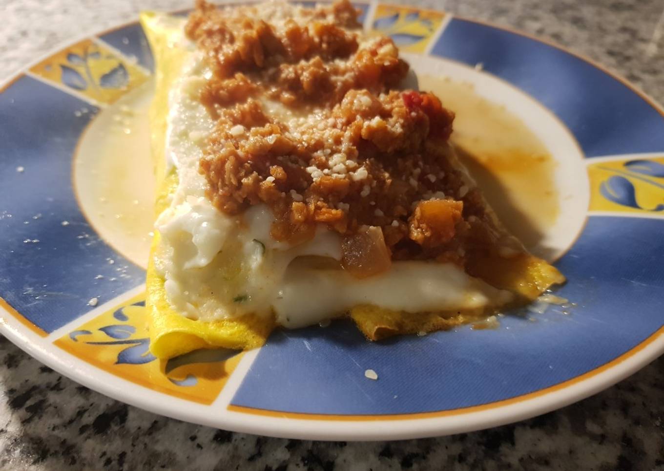 Canelones de espinaca y nabo con salsa boloñesa vegetariana