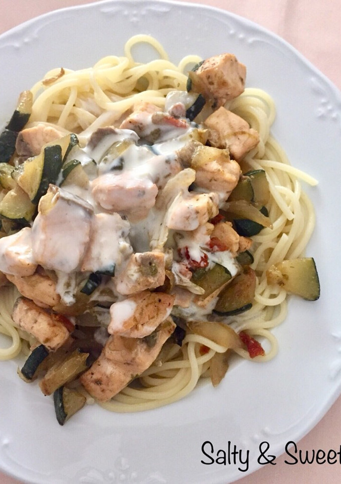Una foto de Spaghetti con salmón fresco a la crema