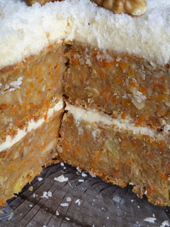 Foto principal de Tarta de zanahoria con piña, coco y nueces