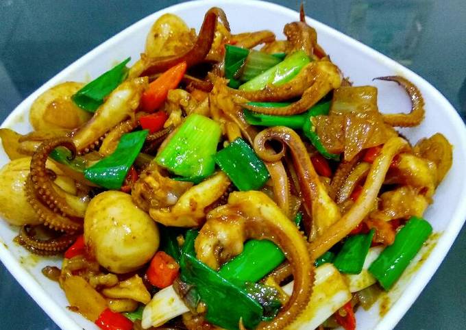 Langkah Mudah untuk Menyiapkan Kepala cumi goreng mentega+telur puyuh, Bisa Manjain Lidah