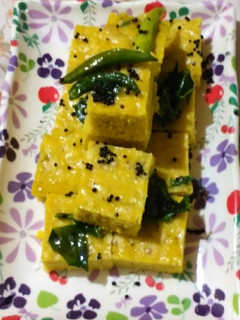 बेसन ढोकला (besan dhokla recipe in Hindi) रेसिपी मुख्य फोटो