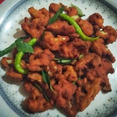 A picture of Crispy fried cauliflower.