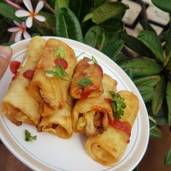 A picture of Crispy veg spring rolls.