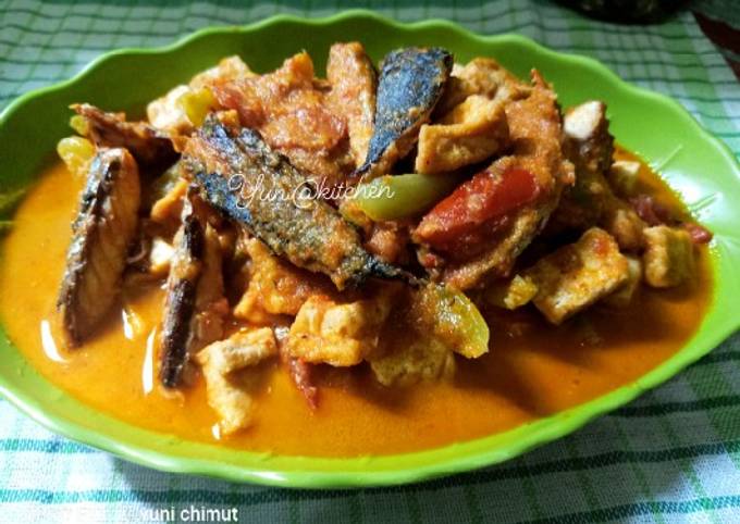 Menu makan siang 😋 ikan tongkol pedas sama tahu putih