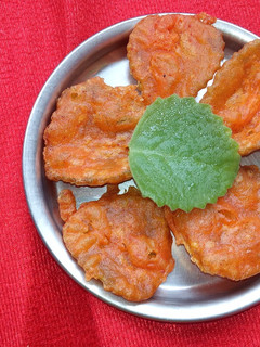 கற்பூரவல்லி பஜ்ஜி (Karpooravalli bajji recipe in tamil) செய்முறை முக்கிய புகைப்படம்