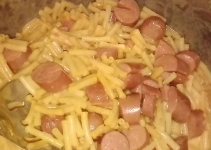 Mac and cheese 🧀🧀 with Hot dogs