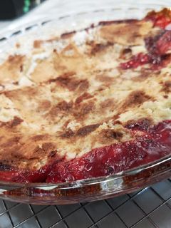 Foto resep Strawberry Dump Cake