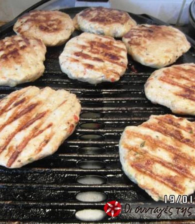 Φωτογραφία της συνταγής Πολύχρωμα light μπιφτέκια κοτόπουλου