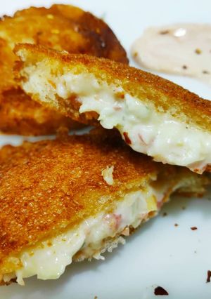 A picture of Fried cheesy mayo sandwich.