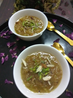 लौकी का हलवा (Lauki ka halwa recipe in hind) रेसिपी मुख्य फोटो